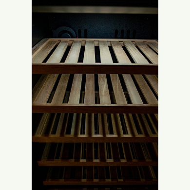 Электронный шкаф компрессорный Cigar Cabinet M-C 138 - страна
