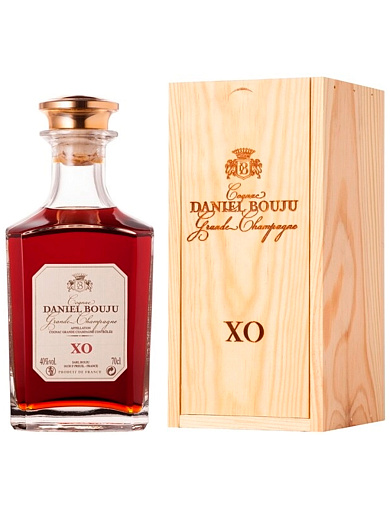  Коньяк Daniel Bouju, XO, carafe & wooden box, 0.7 л 0.7 л - цена