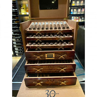 Единственный в России Gurkha Treinta 30th Anniversary 100-Cigar Humidor - отзывы