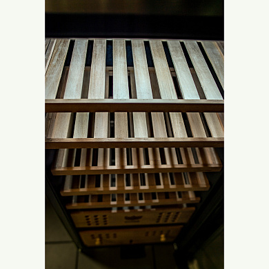 Электронный шкаф компрессорный Cigar Cabinet M-C 93 - отзывы