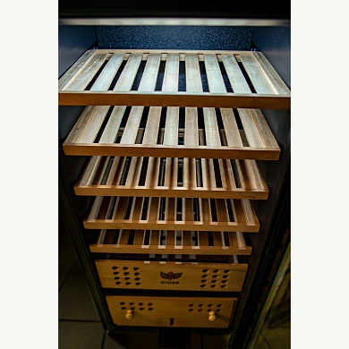 Электронный шкаф компрессорный Cigar Cabinet M-C 93 - подробнее