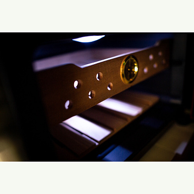 Электронный шкаф Cigar Cabinet JC-23 (испанский кедр) (уцененный товар) - подробнее