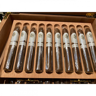 Единственный в России Gurkha Treinta 30th Anniversary 100-Cigar Humidor - подробнее